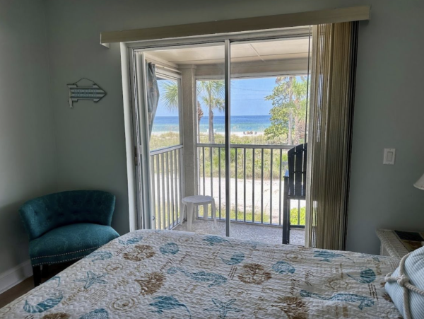 Holmes Beach Vacation end Unit Rental with Gulf View